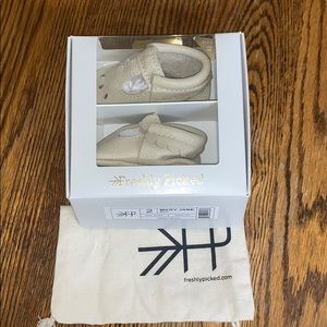 Freshly Picked Mary Jane Moccasin Birch size 2 NWT